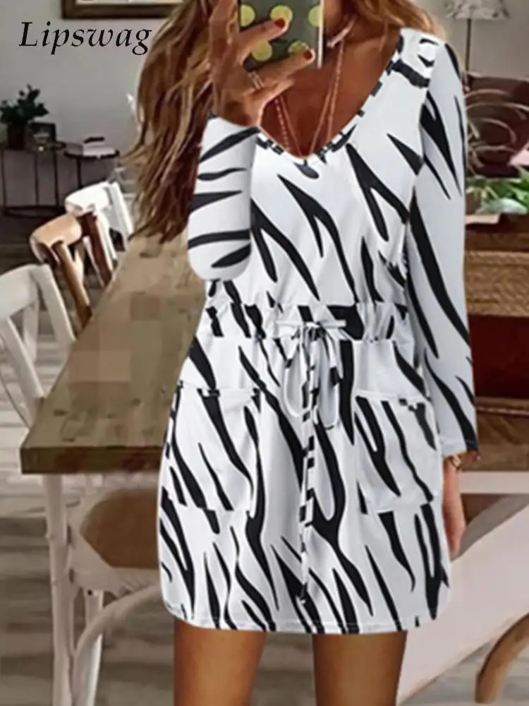 

Женское мини-платье на шнуровке, с длинным рукавом и V-образным вырезом