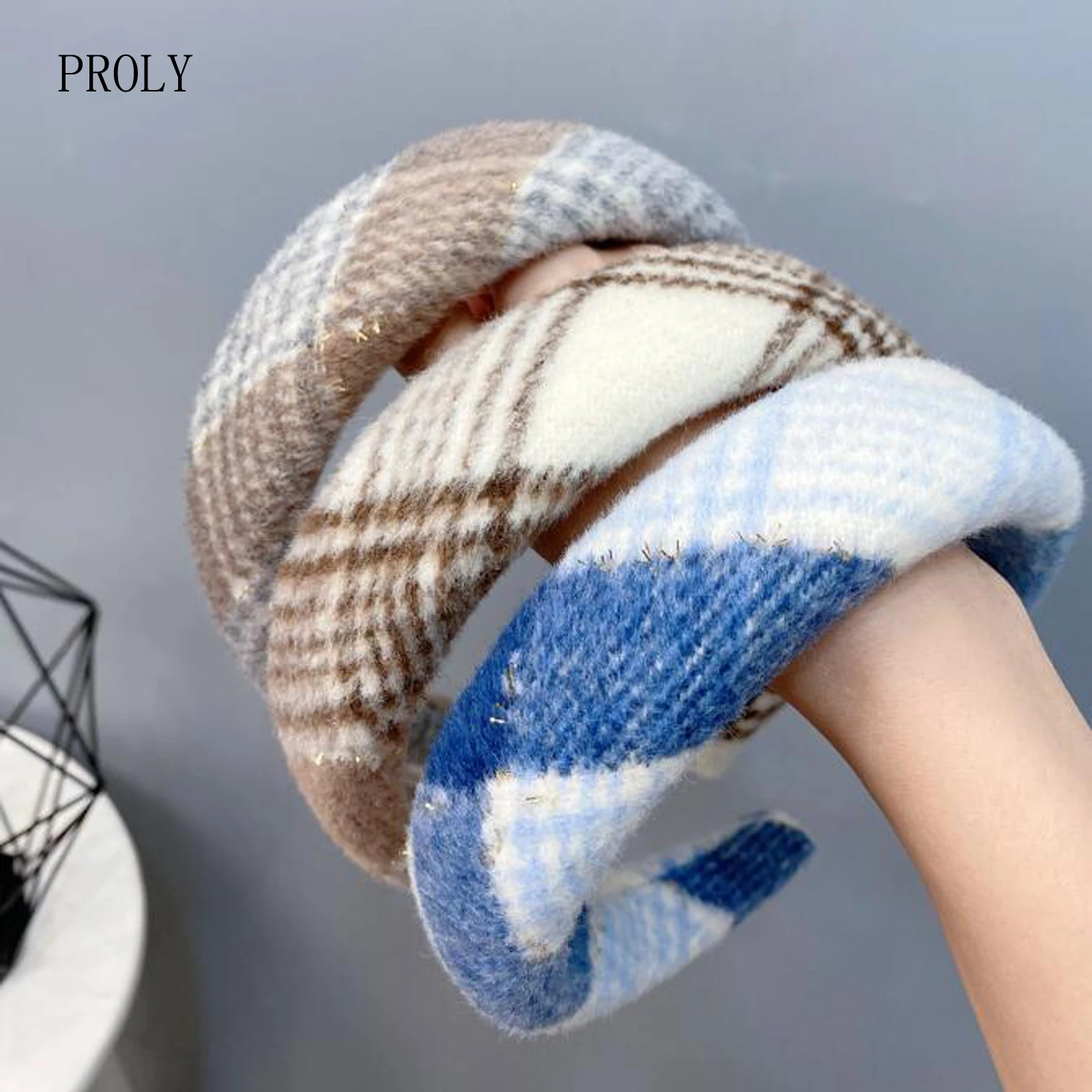 

Повязка на голову женская теплая, мягкая, в клетку