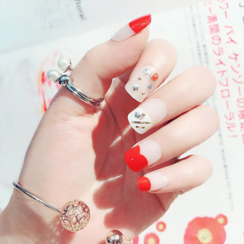 

24 шт./компл. акриловые прозрачные Короткие квадратные искусственные ногти белые красные искусственные ногти 3D заклепки Звезда искусство но...