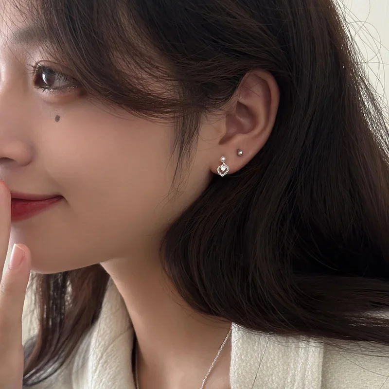 Женские серьги-гвоздики из серебра 925 пробы с жемчугом