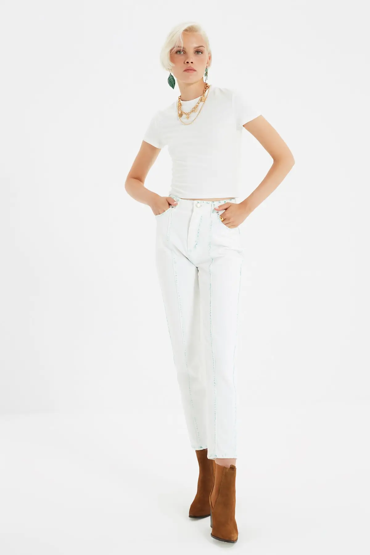 

Trendyol Batik Detailed High Bel Mom Jeans TWOAW22JE0156