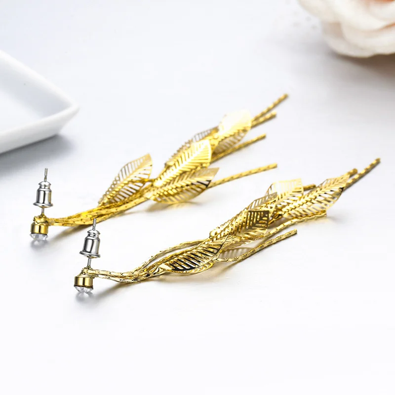 Серьги-подвески Elva Dong золотистого цвета