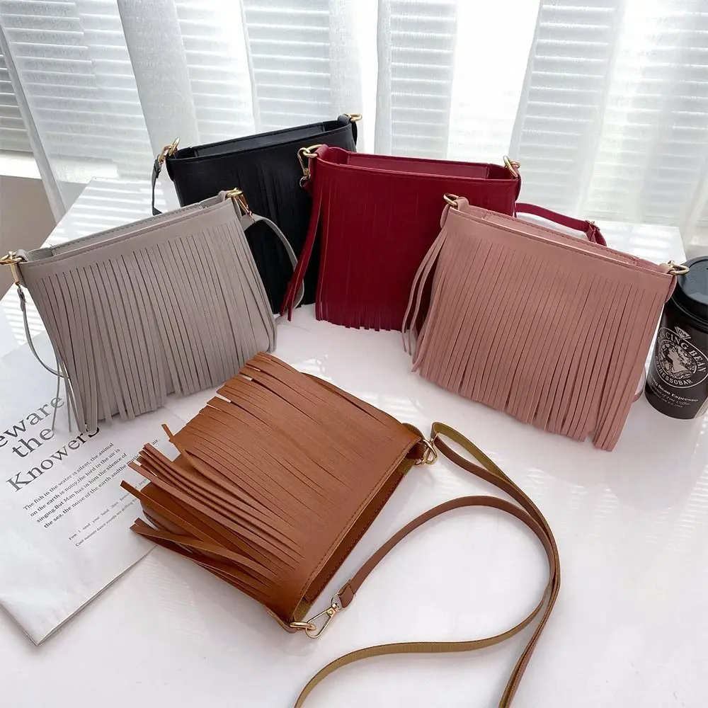 

Новинка 2023, женские сумки-тоуты, сумка через плечо с кисточкой, модные женские сумки-мессенджеры через плечо из искусственной кожи, клатч, кошелек, сумка