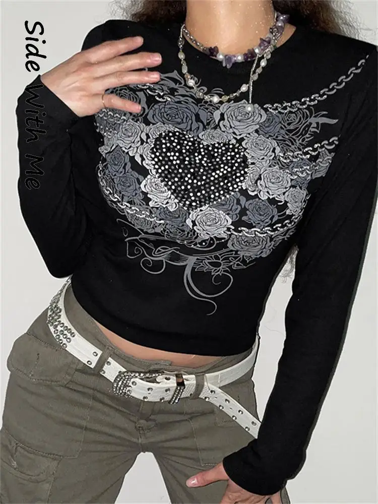 

Женская трикотажная футболка с длинным рукавом и принтом со стразами