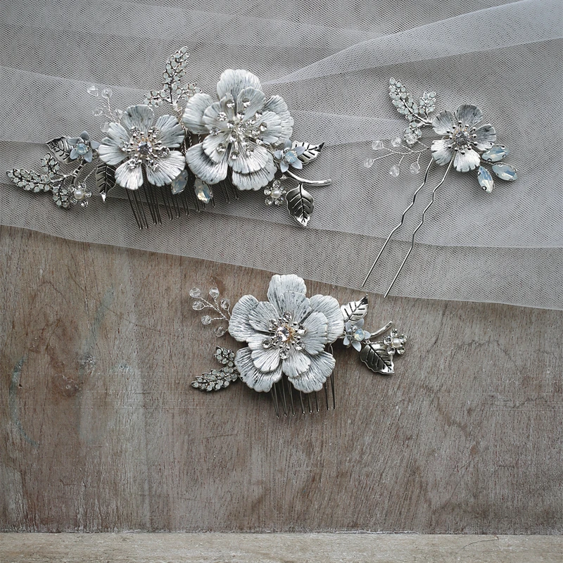 

2023 Exaggerated Vintage Silver Leaf Vine Bridal Hair Comb Retro Flower Opal Rhinestone Wedding Accessories Jewelry