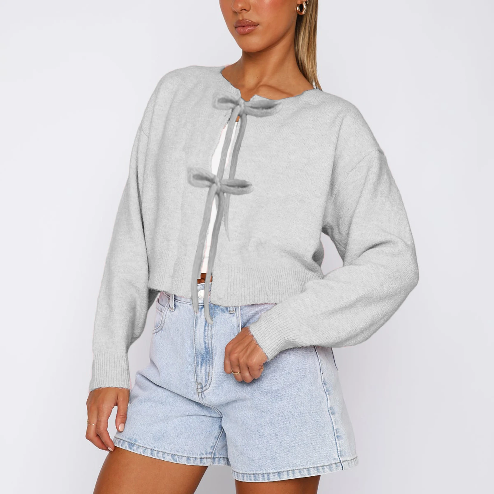 Женский вязаный кардиган с завязками спереди однотонный укороченный свитер