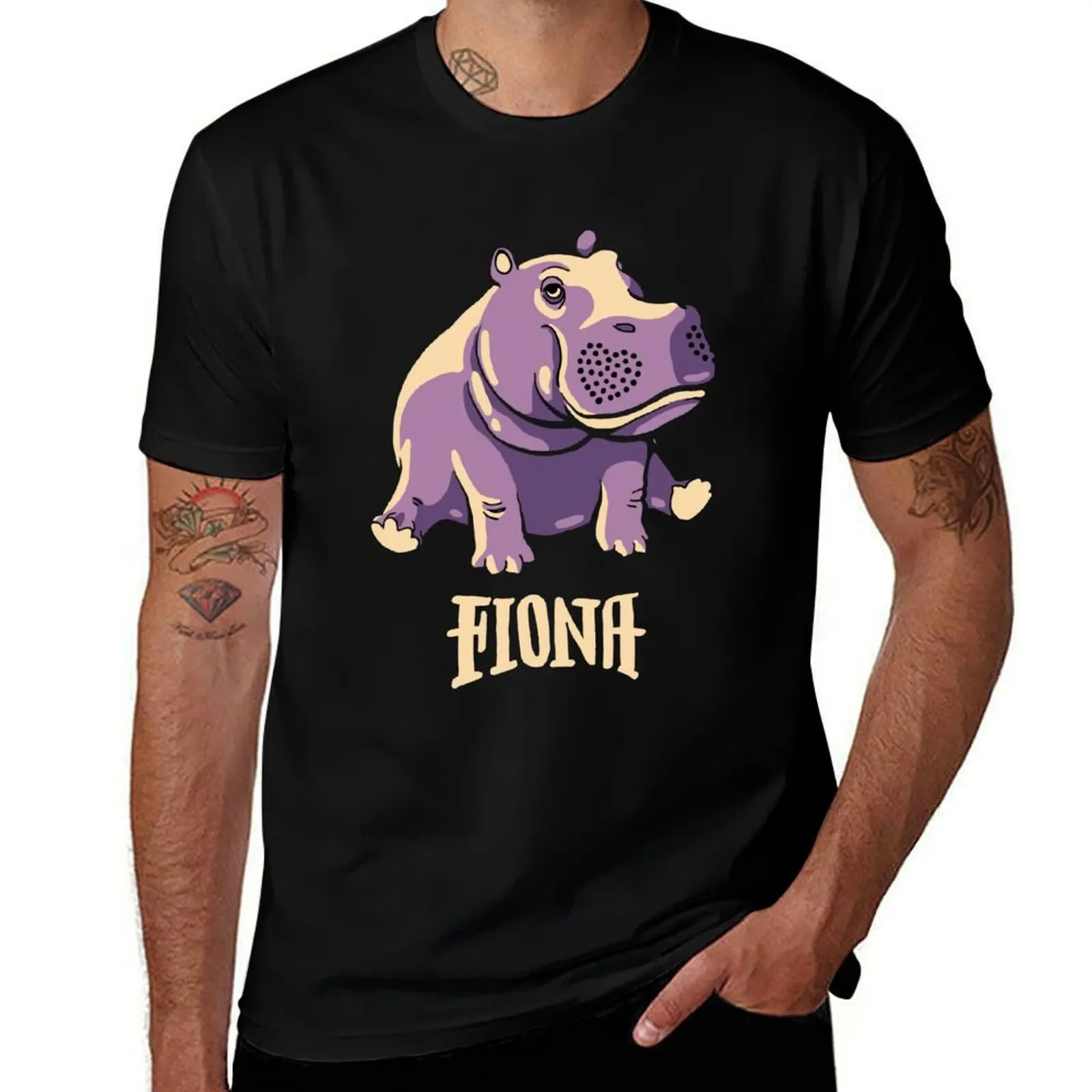 Фото Футболка «Фиона-бегемот» # Футболка TeamFiona Merch с милым изображением детеныша бегемота, мужская футболка с принтом. №1