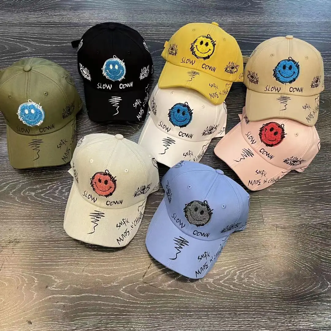 

Модные модели 2022, бейсбольная Кепка с вышивкой смайликом и граффити, Женская Корейская версия, весна, лето и осень, милый al