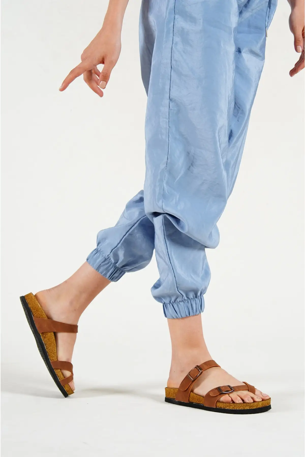 

Gina single finger sole suede slippers