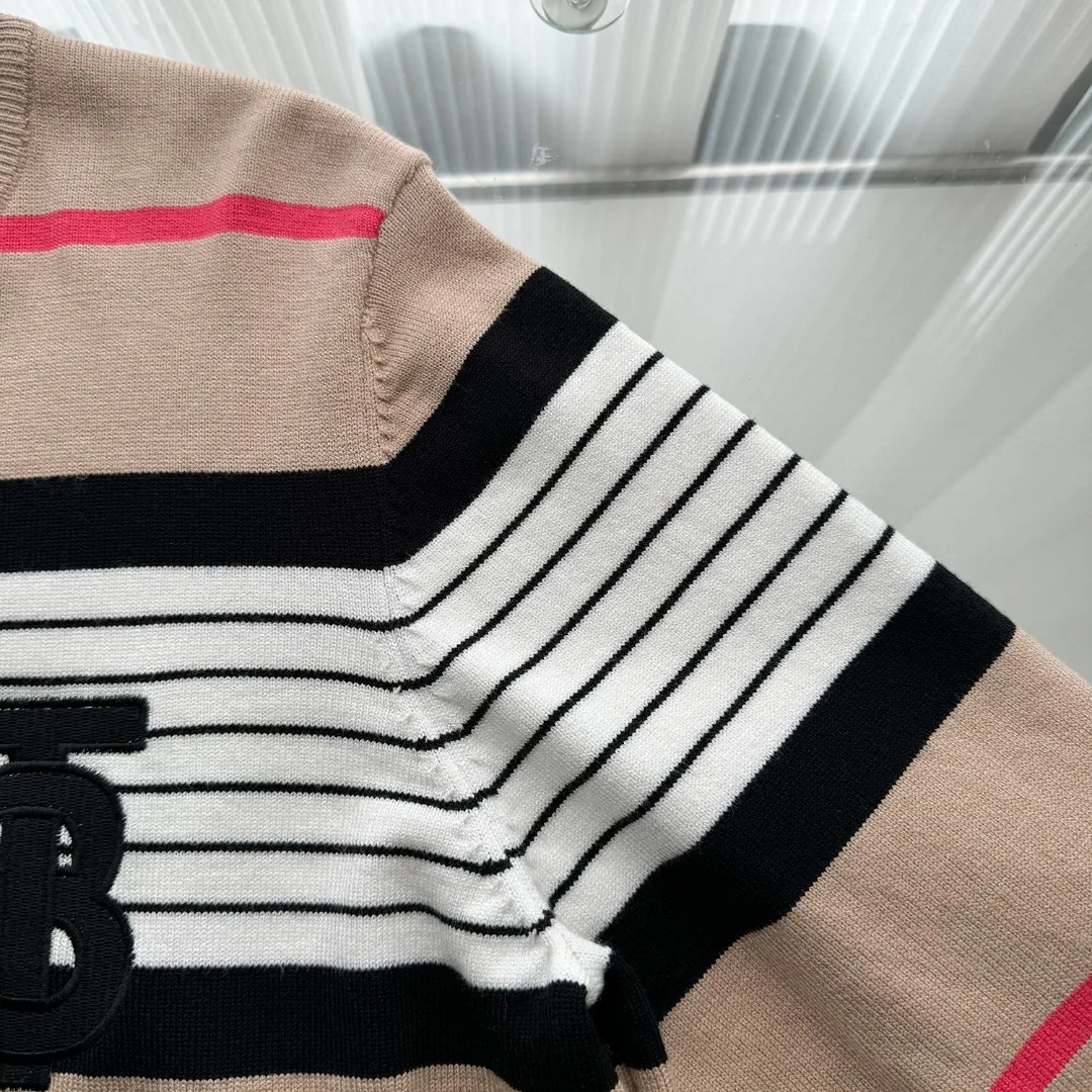 свитер BURBERRY Вязаный парный с круглым вырезом мягкий приятный на ощупь и очень