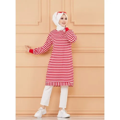 Красная туника в полоску