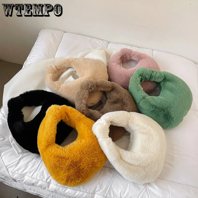 Fur Women's Small Half Moon Bag Luxury Warm Plush Wrist Bags for Women Fashion Furry Short Handle Clutch Cute Ladies Coin Purses