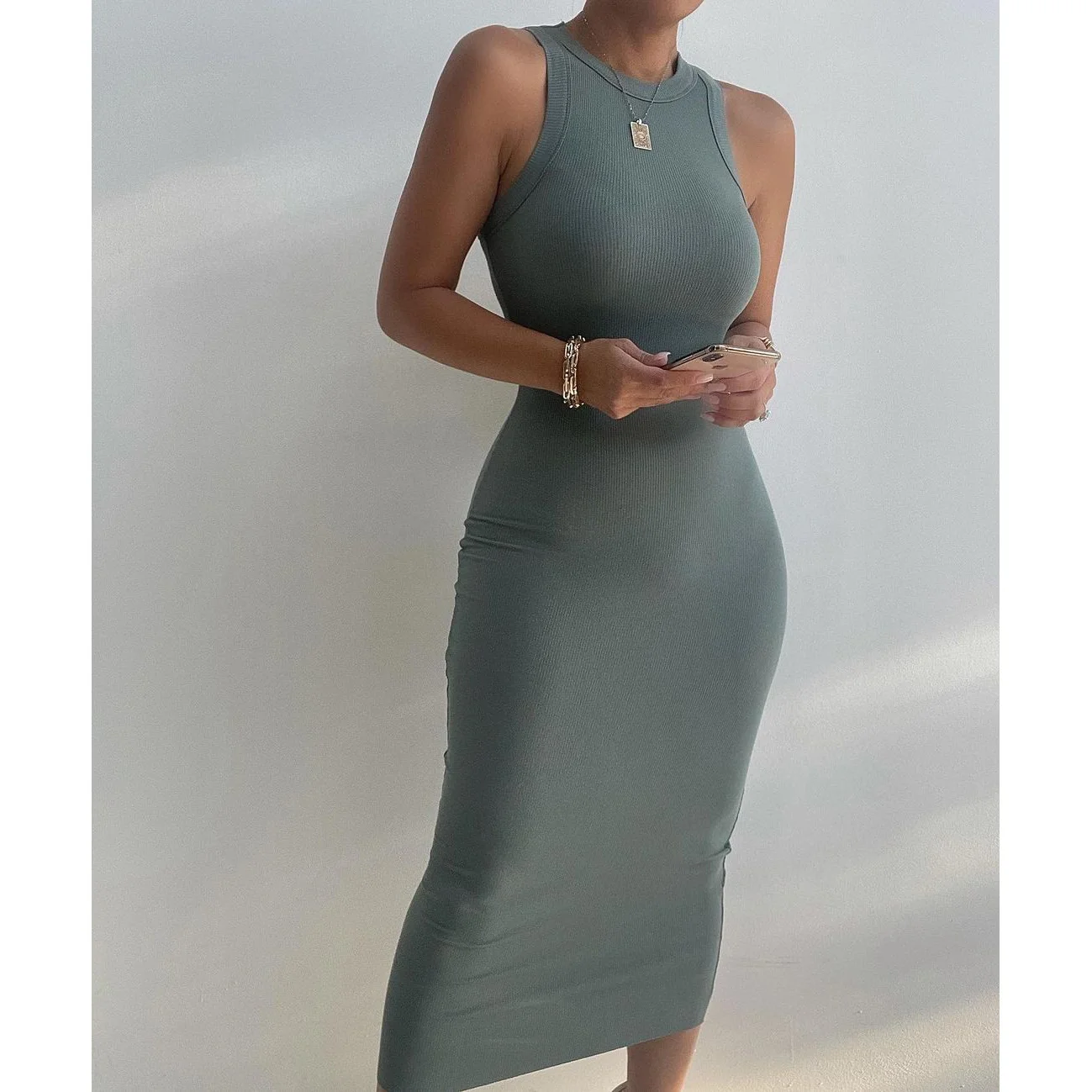 

Женское однотонное платье-карандаш без рукавов, с круглым вырезом