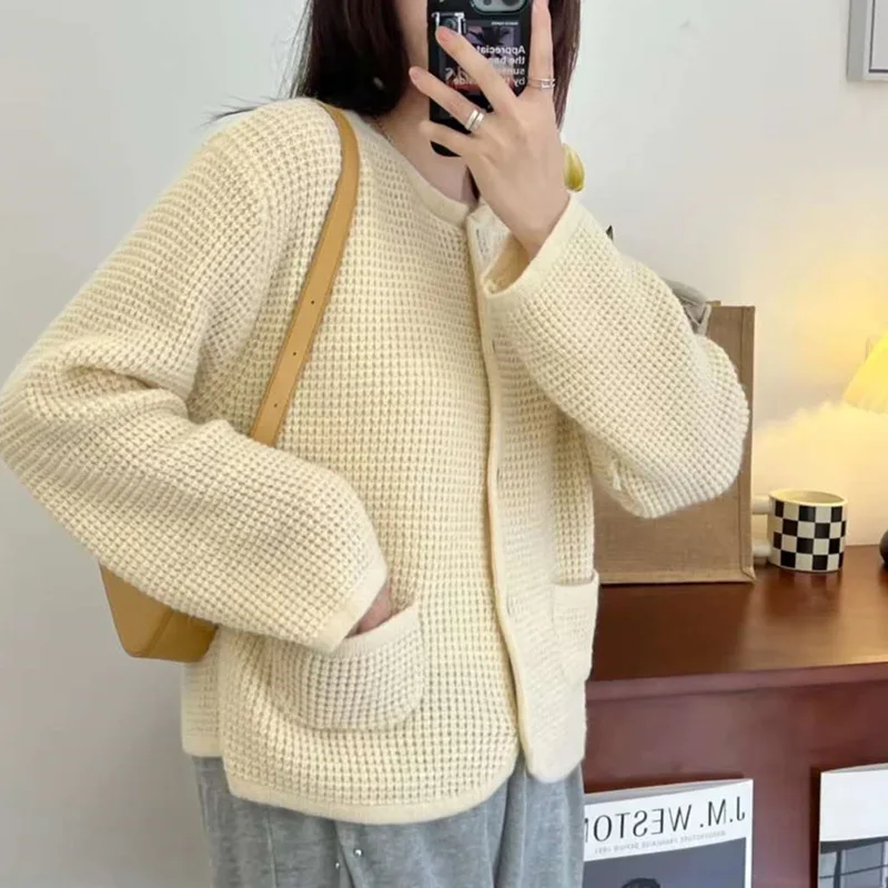 

Design Sense Knitted Cardigan Autumn/Winter New French Style Round Neck Sweater Women's Coat