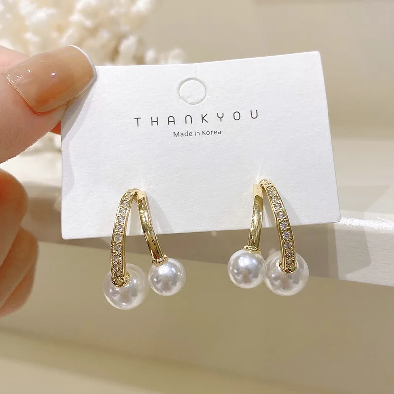 

Korean Style Fashion Pearl Bead Earrings Temperament Personality Clear Crystal Stud Earrings Elegant Jewelry For Women e272