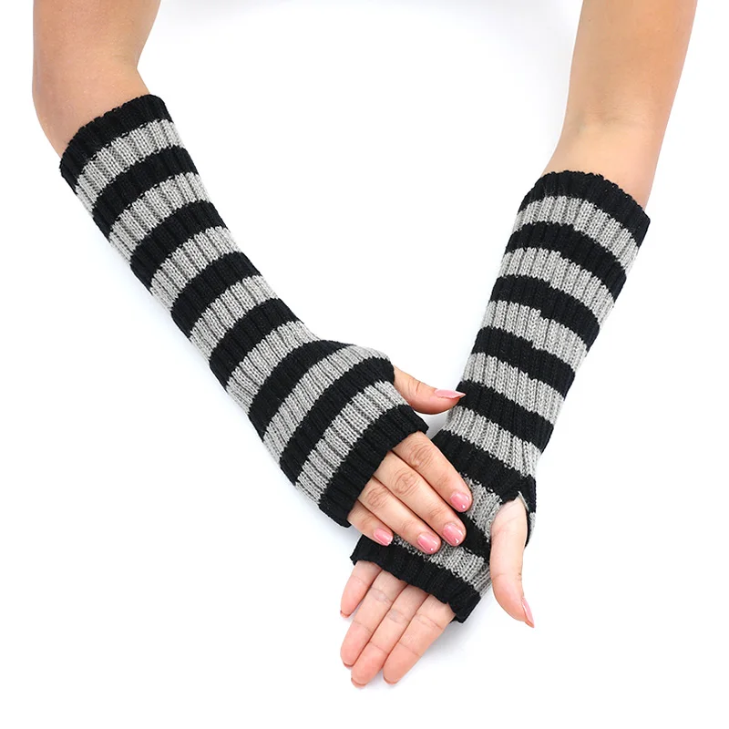 

1 пара, вязаные рукавицы средней длины, без пальцев