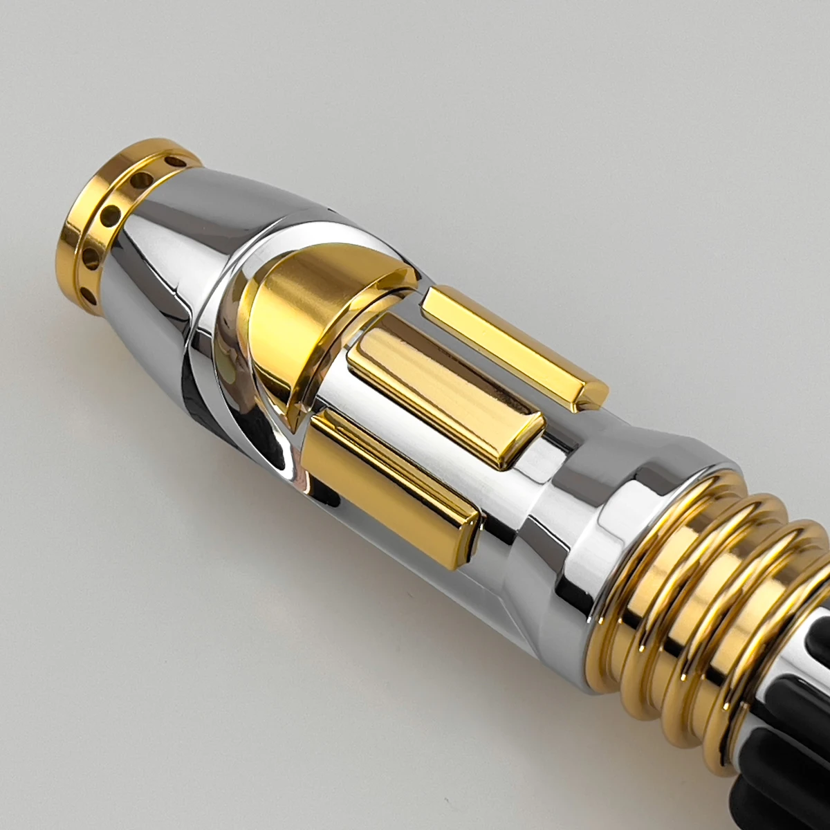 Рисунок 3 - Лазерный меч Elf Sabers Mace Windu Neopixel proffie