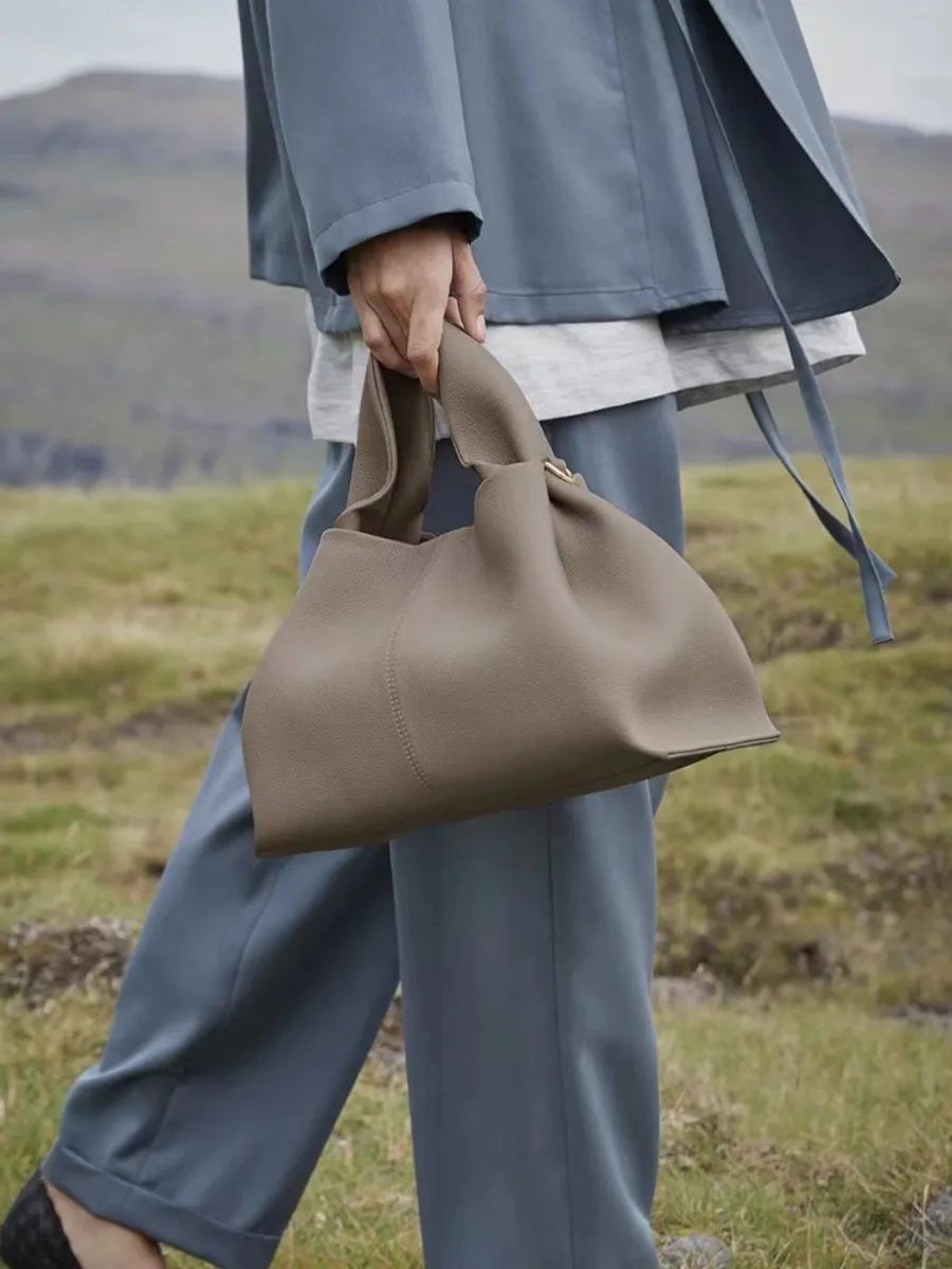 

New Cowhide Leather Shoulder Bag Design niche Cloud Bag For Women Handbags Messenger Bags Lady Dumplings Bag