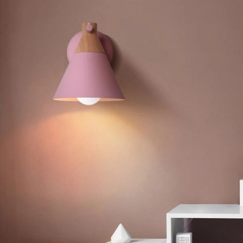 Скандинавский современный настенный светильник из цельного дерева для спальни