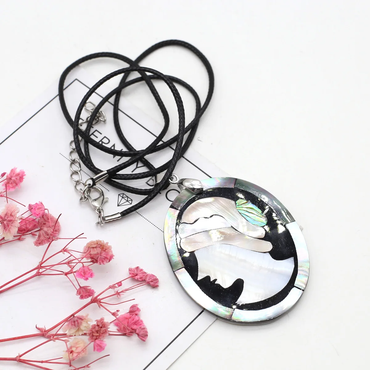 

Natural Shell Pendant Necklace Round Shape Abalone White Black Shell Wax Cord Charms for Jewelry Party Gift
