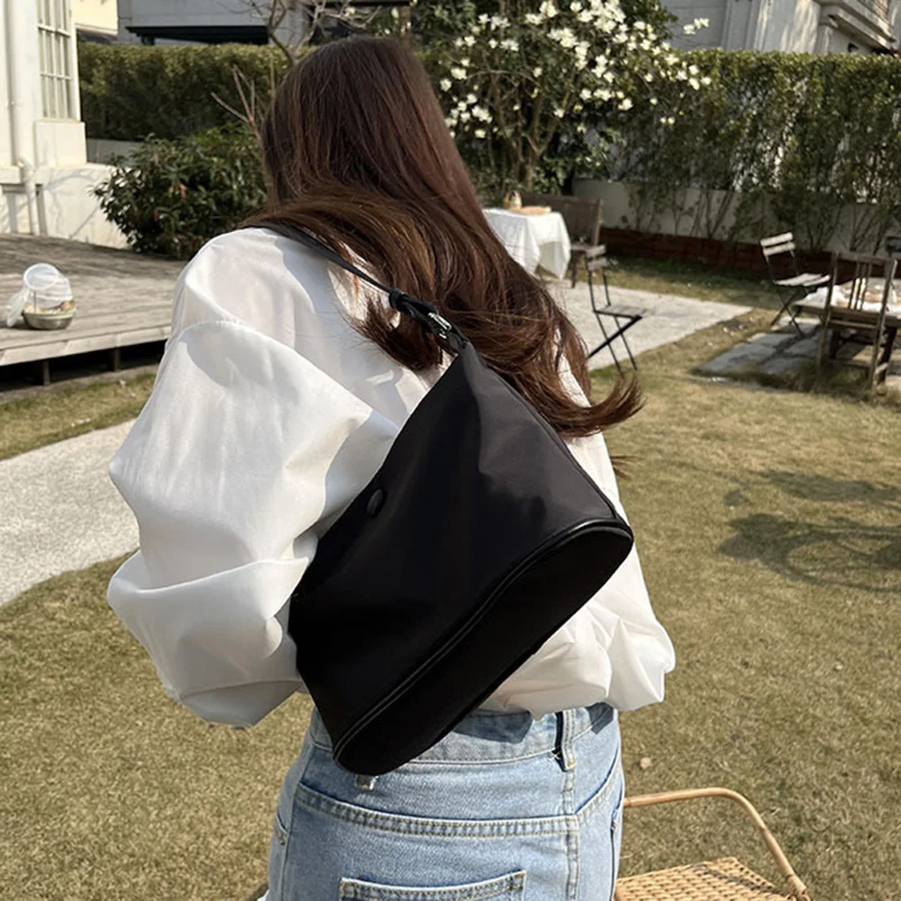 New One Shoulder Bag Women Nylon Solid Color Zipper Small Crescent Messenger Handbags Luxury Designer Handbag Retro Ladies Bags