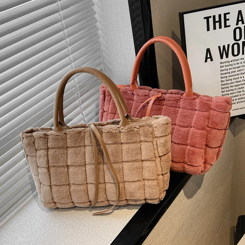 

Новинка 2023, зимняя Роскошная брендовая сумка для покупок, плетеная большая сумка-тоут из искусственного меха для женщин, мягкие теплые плюшевые дизайнерские сумки на плечо