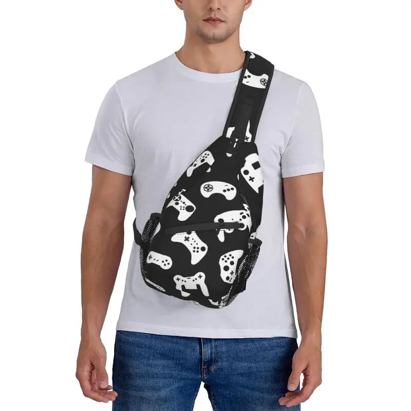 

Nostalgia Gamer Controller Sling Bags Men Cool Geek Video Game Gaming Shoulder Crossbody Chest Backpack Travel Hiking Daypack