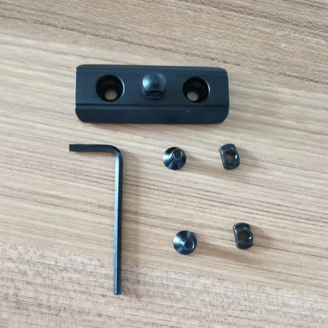 Переходник для бипода крепление слинг-гвоздик системы M-Lok и биподики типа Харрис