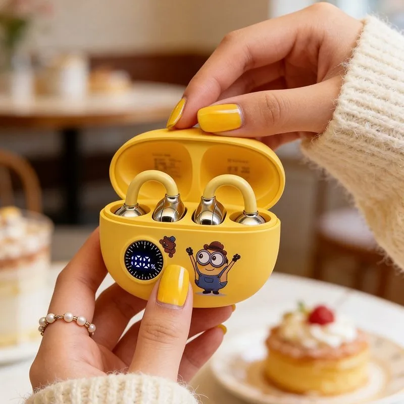 Фото Беспроводные Bluetooth-наушники Minion с клипсой на ухо, с аниме-принтом, милые, для игр и спорта, подарки на праздники №1