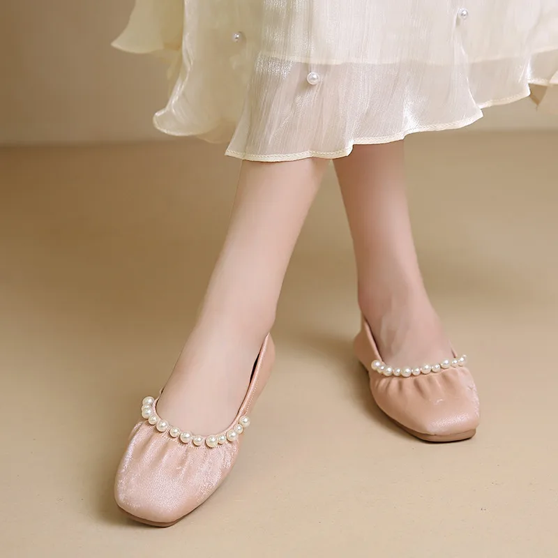 Мокасины женская обувь с жемчужным декором без шнуровки неглубоким носком 2024