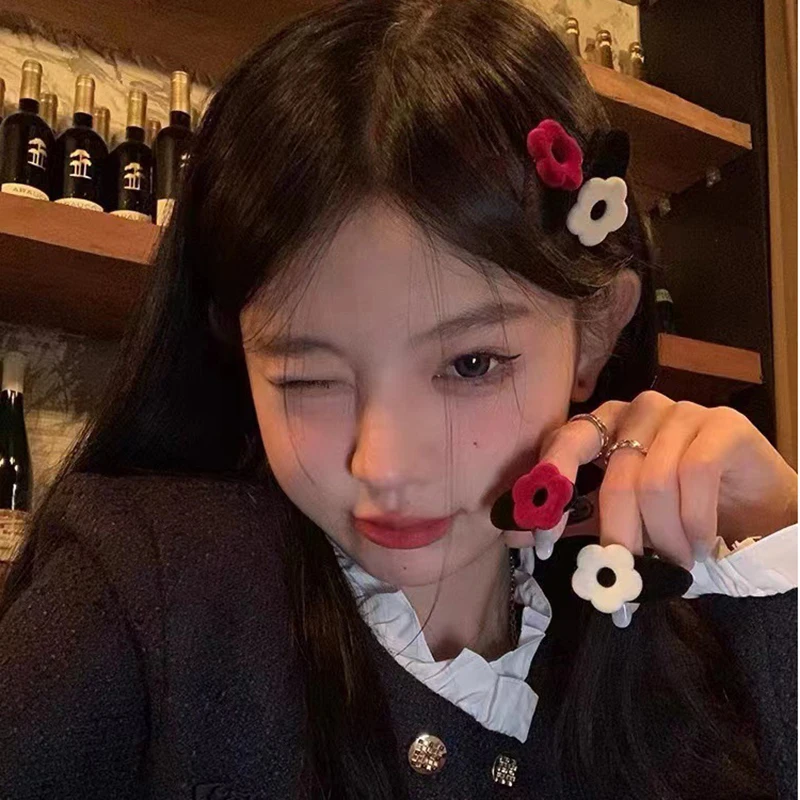 

Mini Korean Retro Black Flocking Flower Hairpin Women's Velvet High-Grade Bangs Side Duckbill Clip Barrettes Headdress New