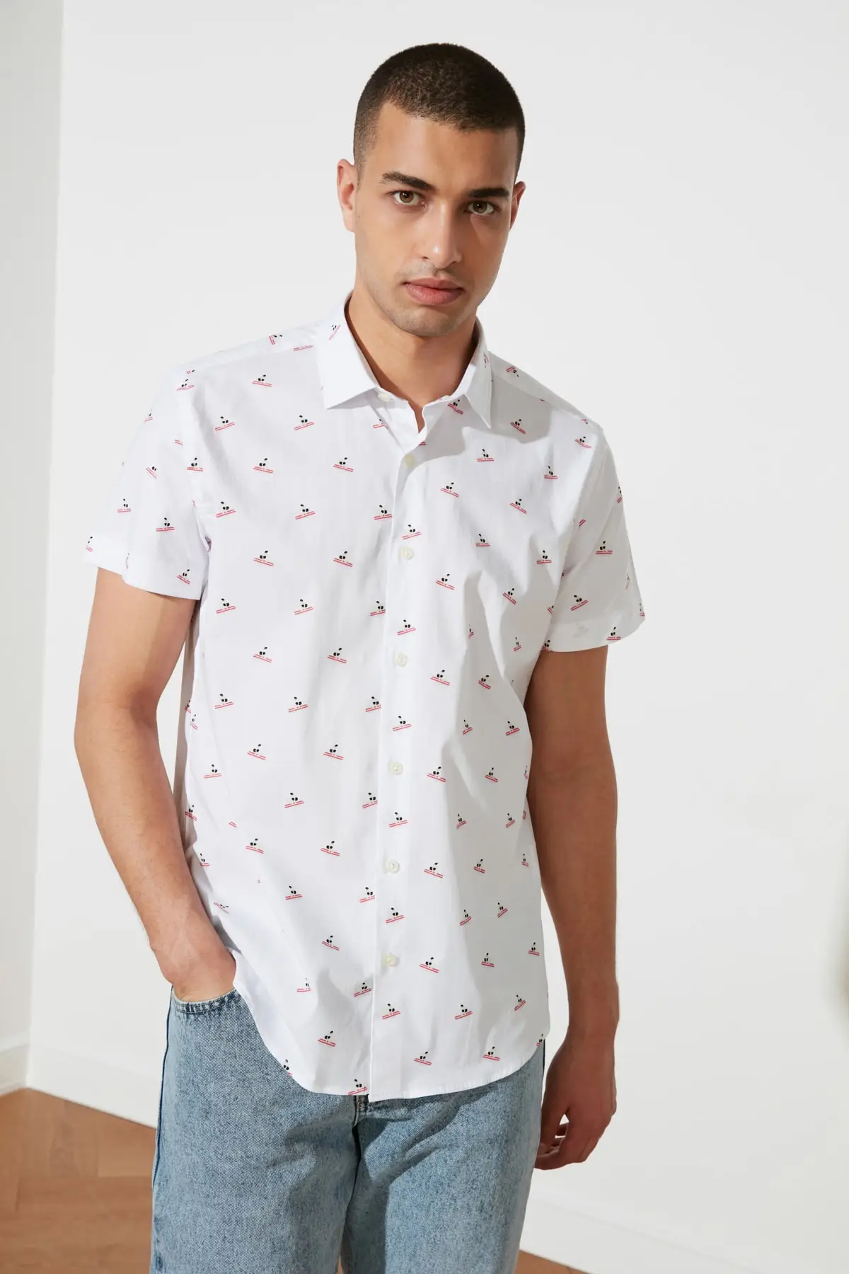 

Trendyol Men 'S Regular Fit Printed Short-Sleeved Shirt TMNSS21GO0222