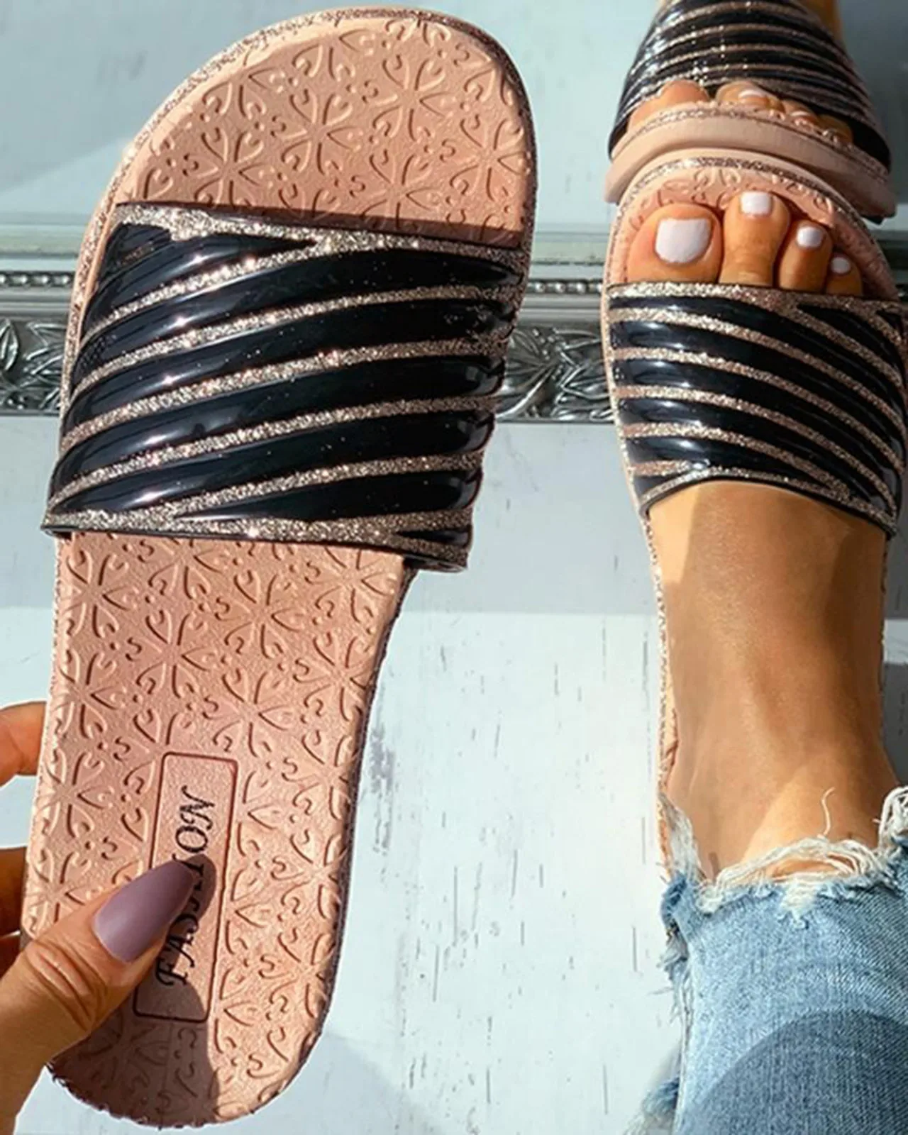 

Women Flat Shoes Ladies Casual Summer Slippers 2022 Outdoor Home Footwear Breathable Footwear Mujer Beach Slides Leisure Sandals