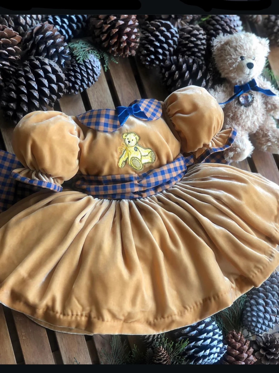 Женское осенне-зимнее бархатное платье с вышивкой медведя