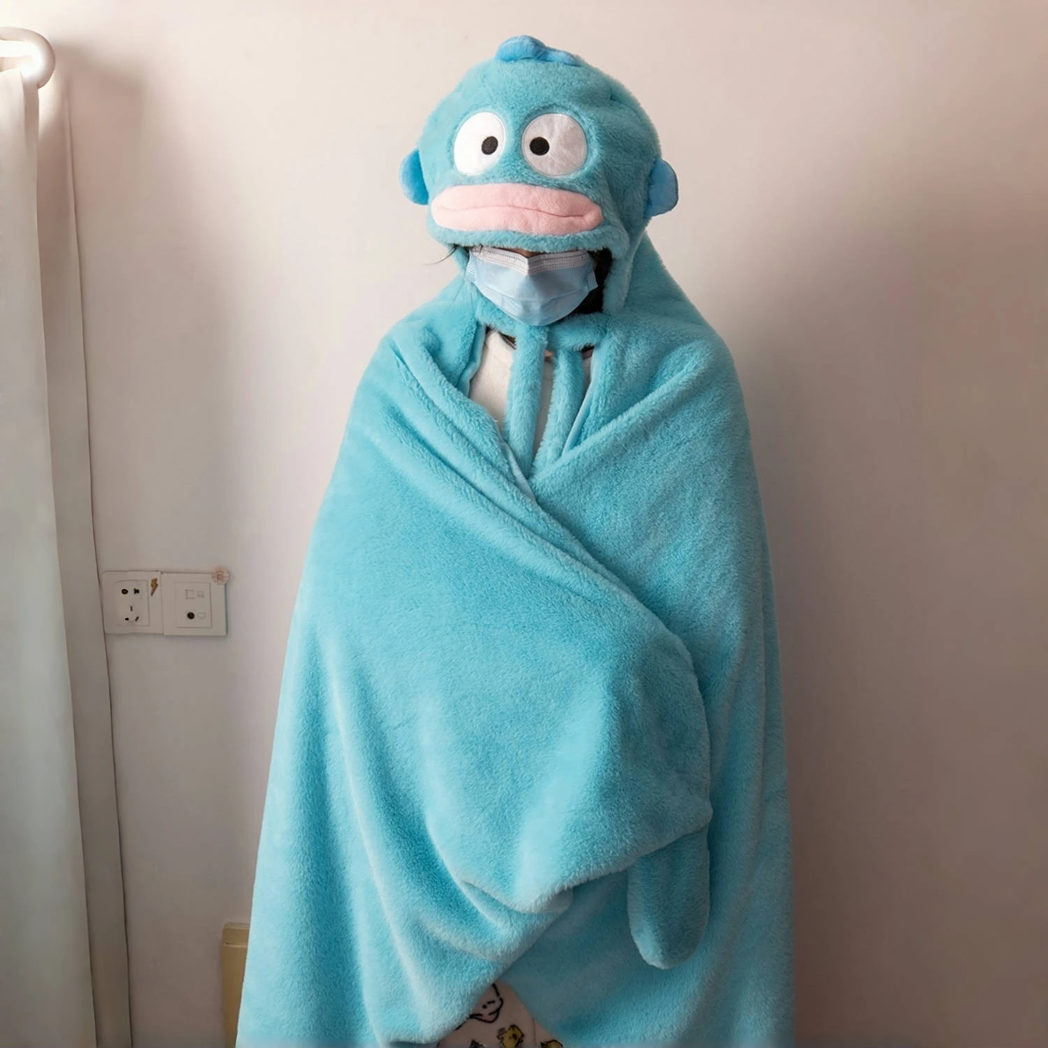 Sanrio Красивая плащ с капюшоном Hangyodon кавайное утолщенное теплое фланелевое одеяло