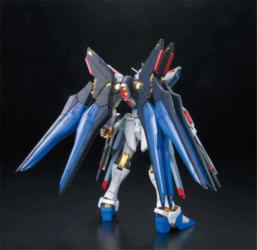 Фото BANDAI MG 1/100 ZGMF-X20A Strike Freedom Gundam Full Burst Mode Luxury Edition №4