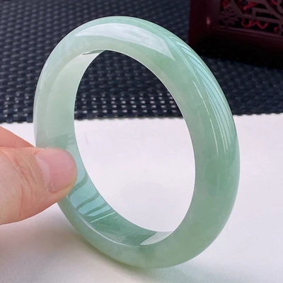 

Natural Myanmar light green emerald 54mm-64mm bracelet Elegant princess jewelry jewelry to give gifts to girlfriend to give girl