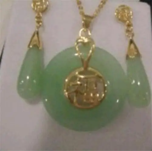 

NEW Beautiful Natural Jades Pendant and pair of Earrings Set