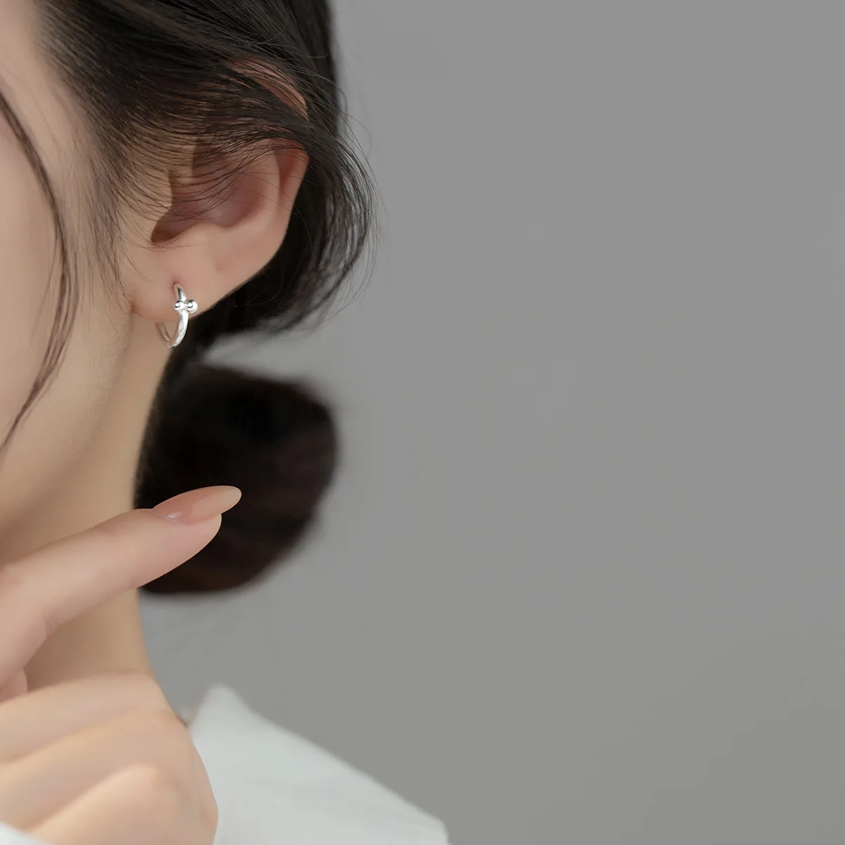 

Женские серьги из серебра 925 пробы, с круглыми бусинами