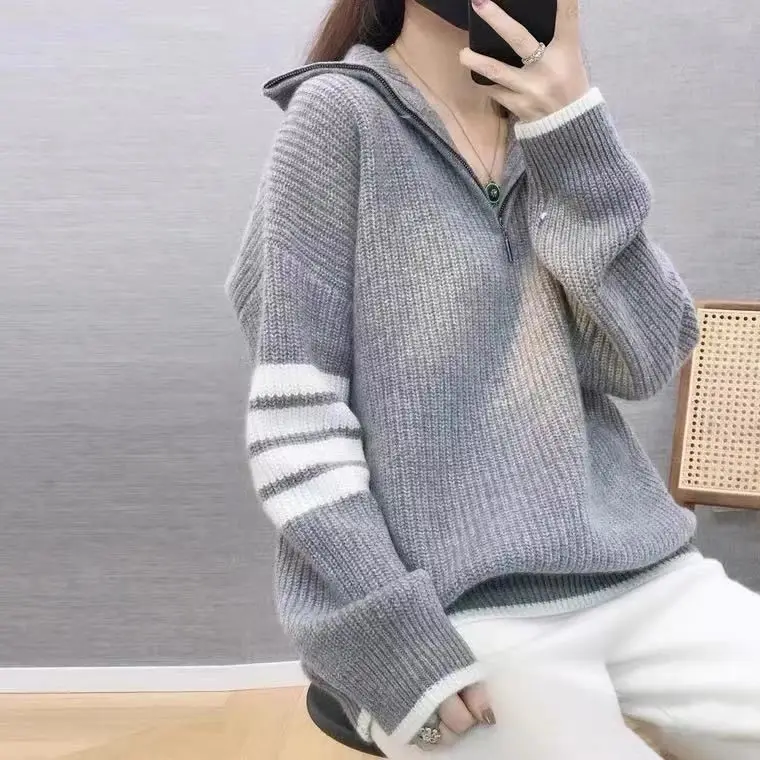 Рисунок 3 - Осенний вязаный свитер на молнии