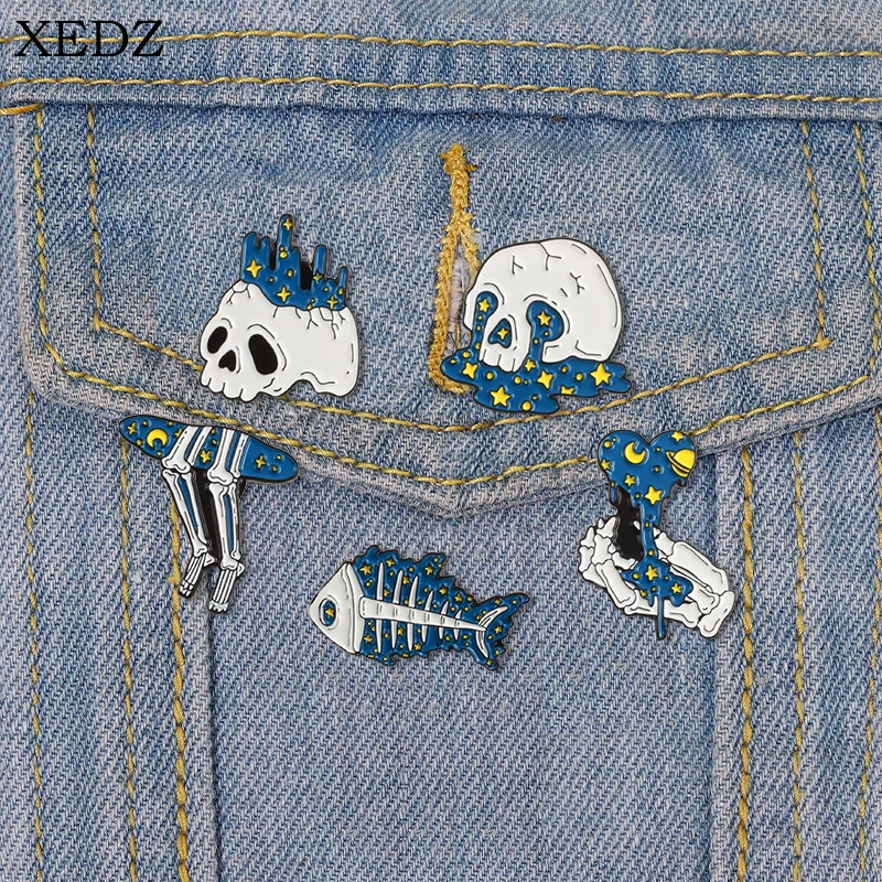 

Fashion Punk Skull Enamel Pin Star Moon Planet Hand Bone Leg Bone Fish Bone Brooch Denim Bag Badge Jewelry Gift for Friends Kids