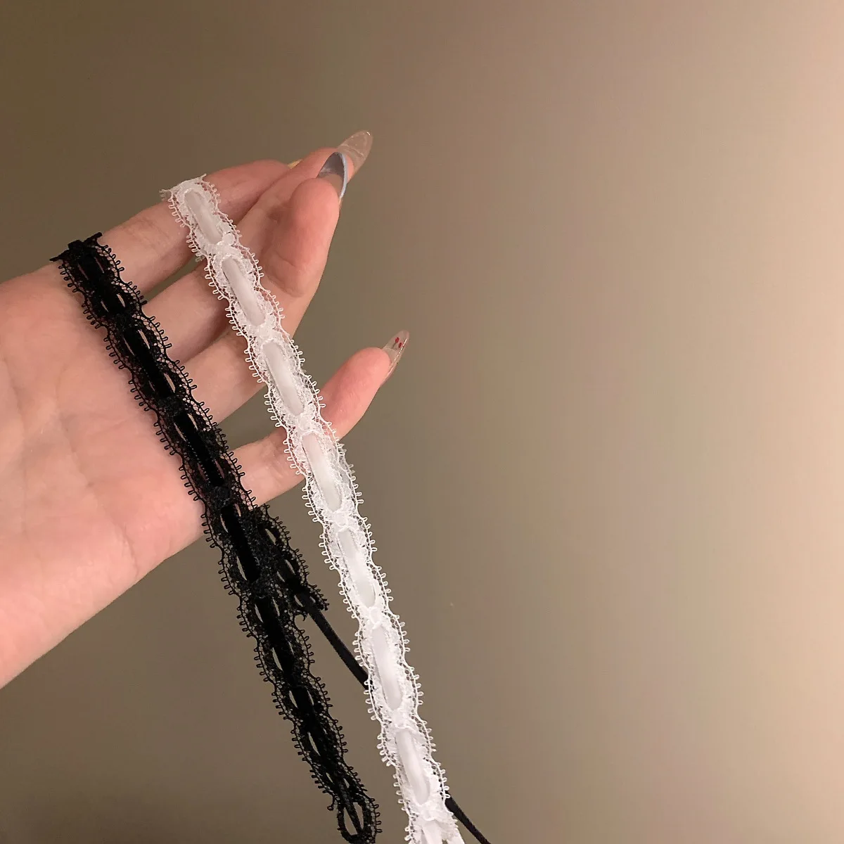 Женское ожерелье-чокер с бантом