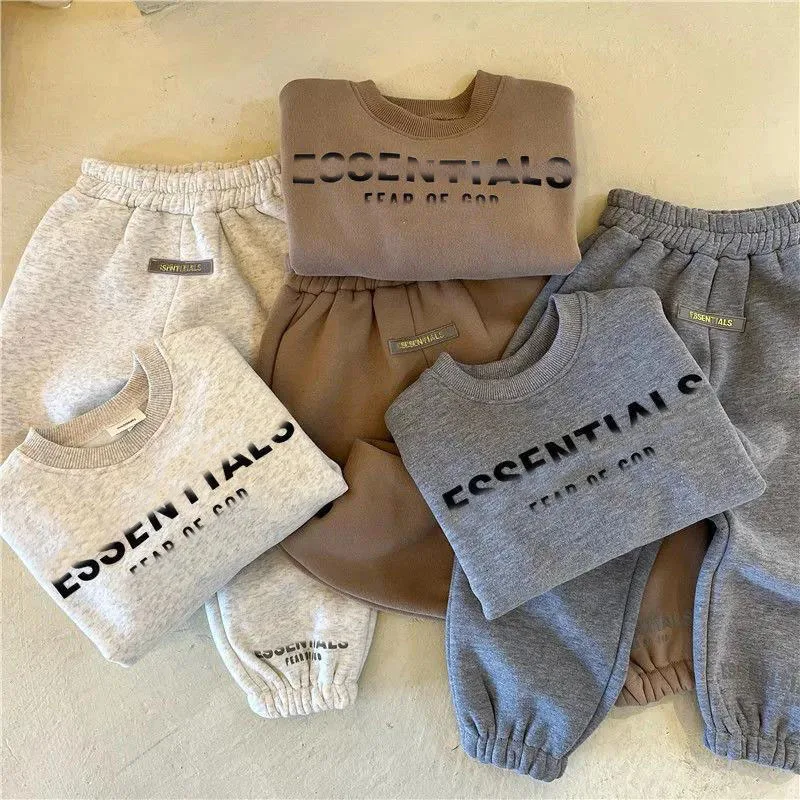 

2022 New Autumn and Winter Boys' Girls' Plush Suit Fashion Alphabet Printed Round Neck Sweater Sports Pants Baby 2Pcs/Set