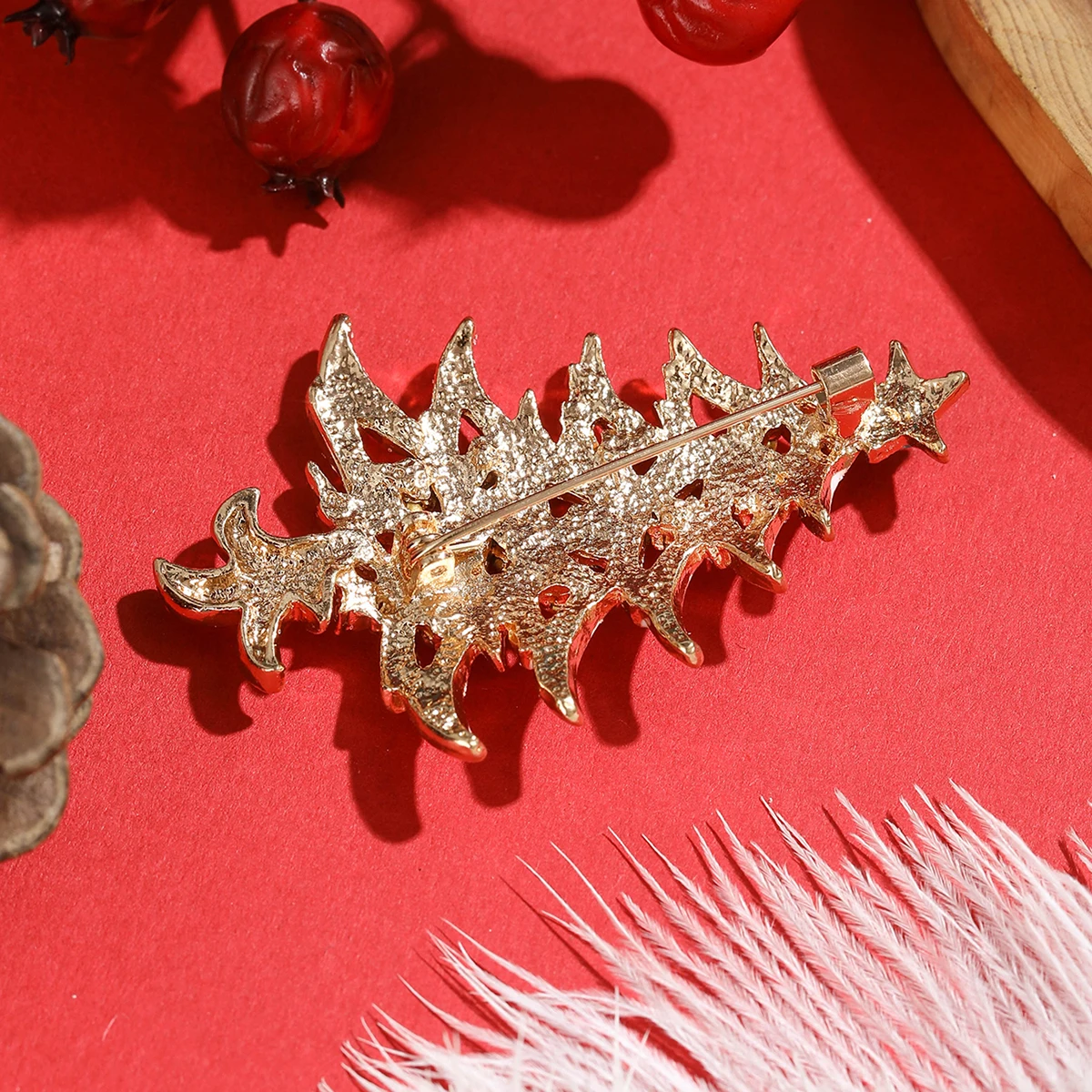 Эмалированная брошь в виде дерева цвет ассортименте