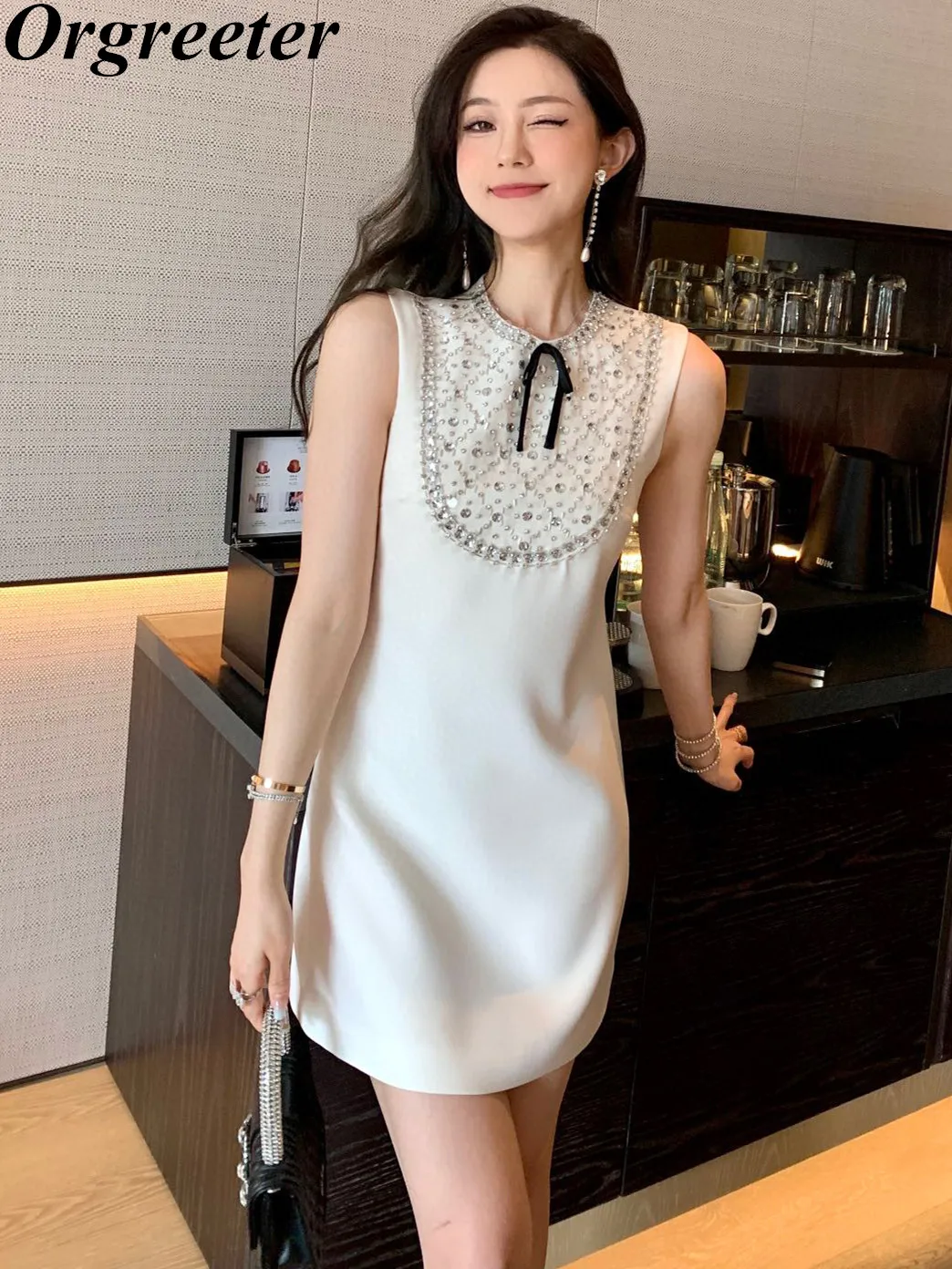 

Женское мини-платье с круглым вырезом, без рукавов