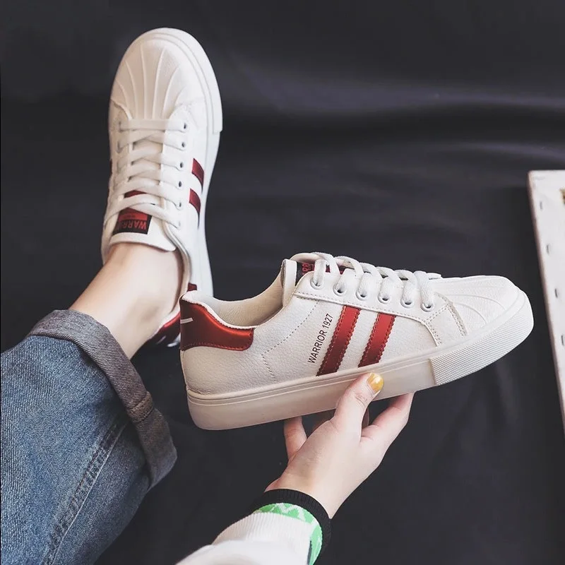 Кроссовки женские из ПУ кожи Вулканизированная подошва Классическая