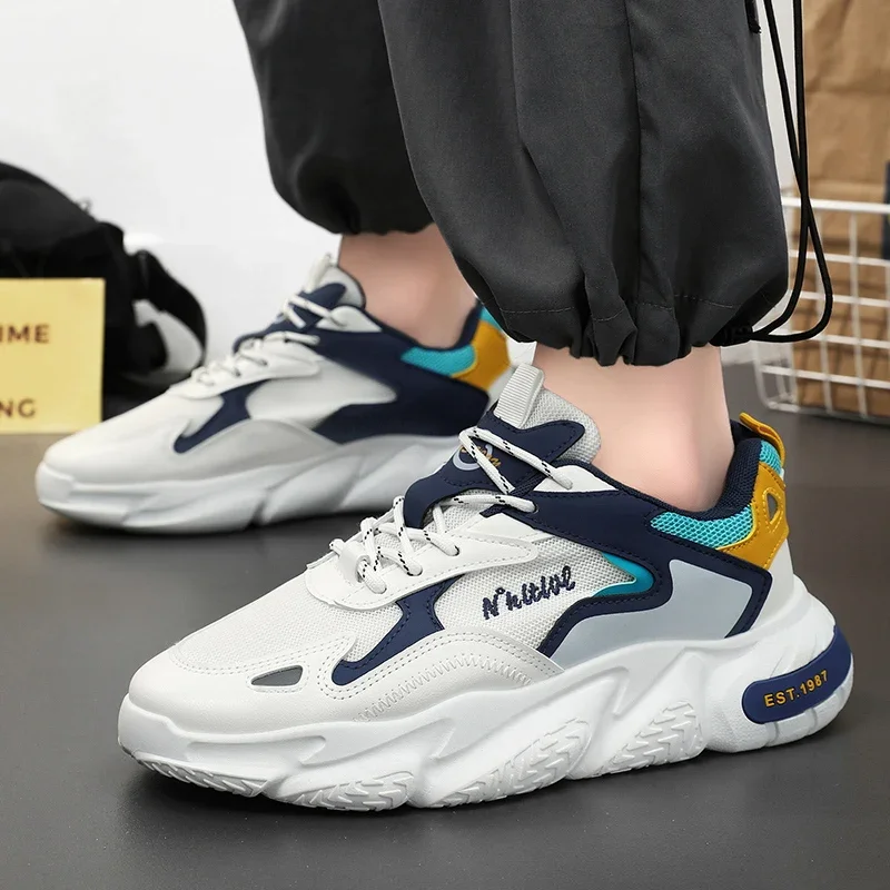 Спортивные кроссовки с дышащей сеткой и увеличенной высотой. Повседневная обувь