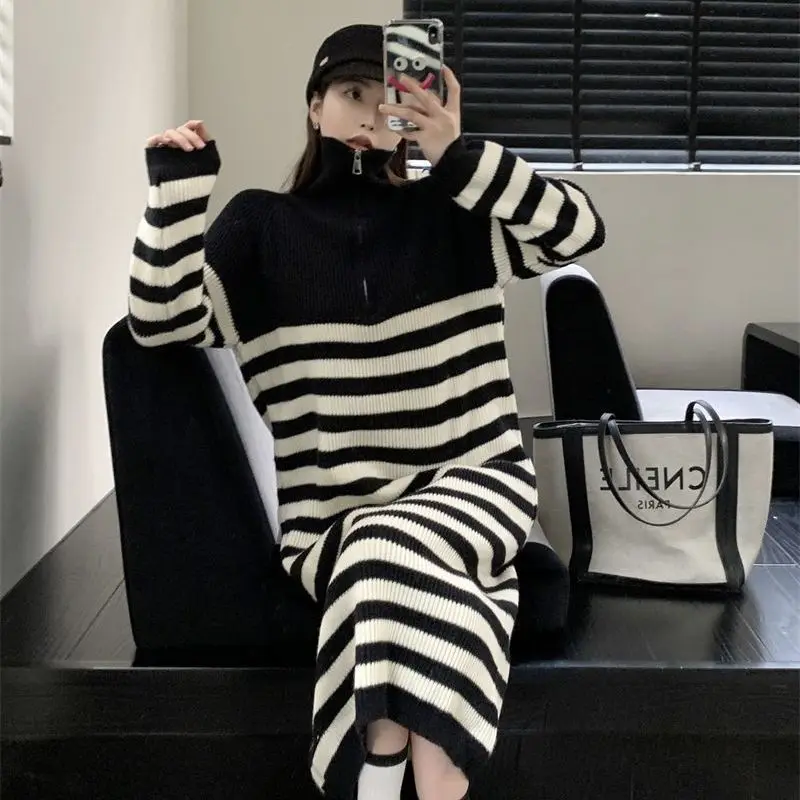 Женская трикотажная водолазка средней длины с длинным рукавом