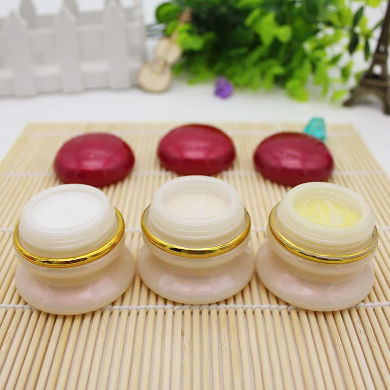 Набор красных покрытий для увлажнения крема ABC