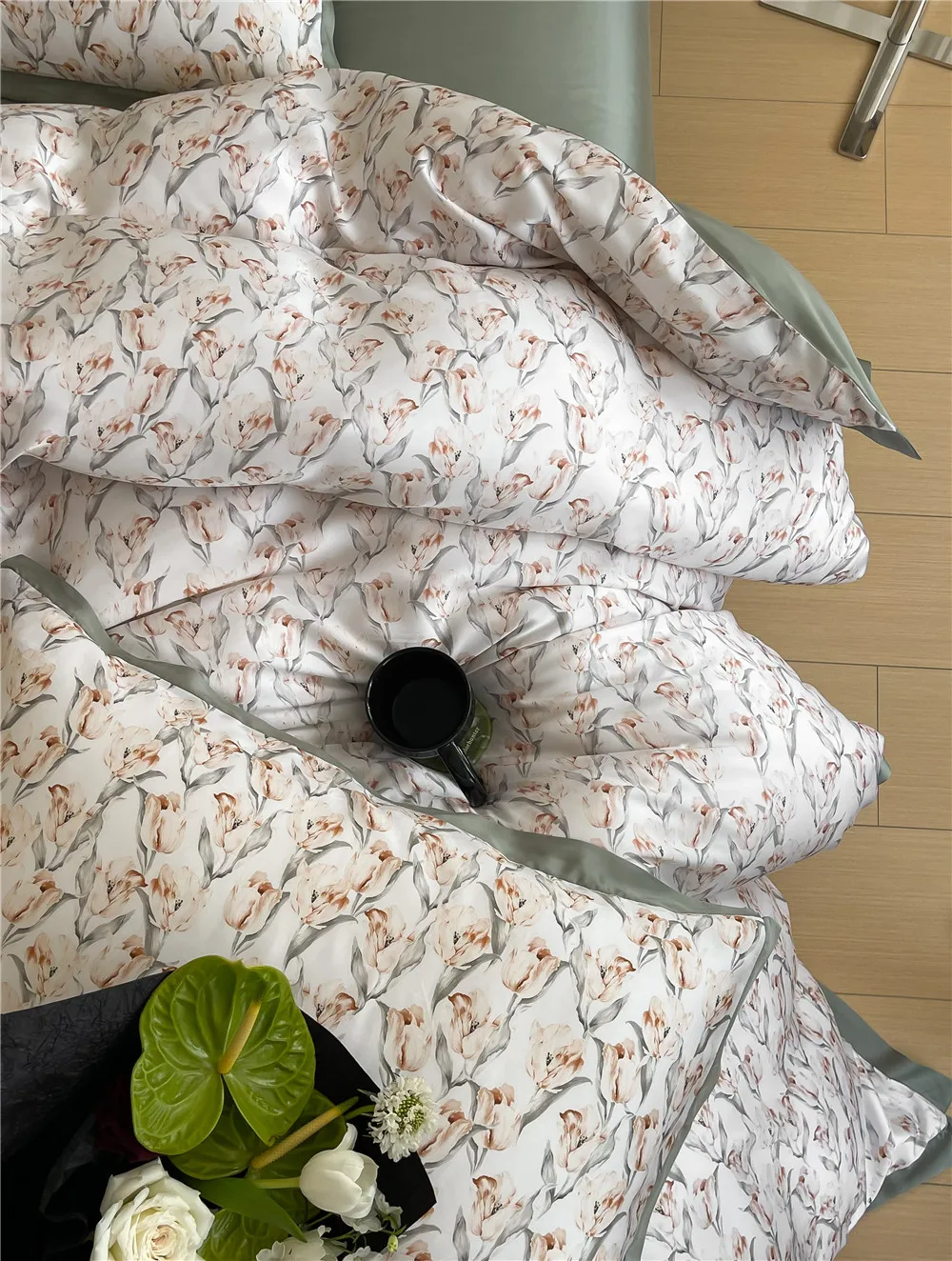 

Summer Cool Tulip Digital Printing Silky Sleep Naked Quilt Cover Bedding